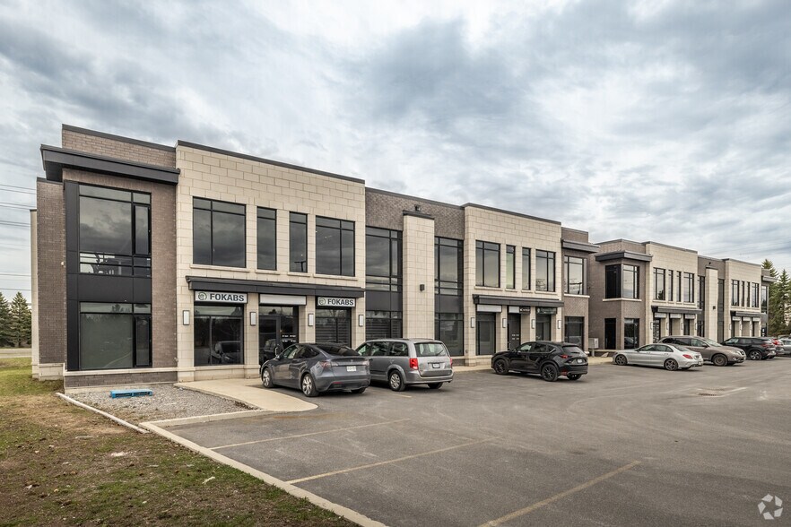 2500 St. Laurent Blvd, Ottawa, ON à vendre - Photo de l’immeuble – Image 2 sur 8