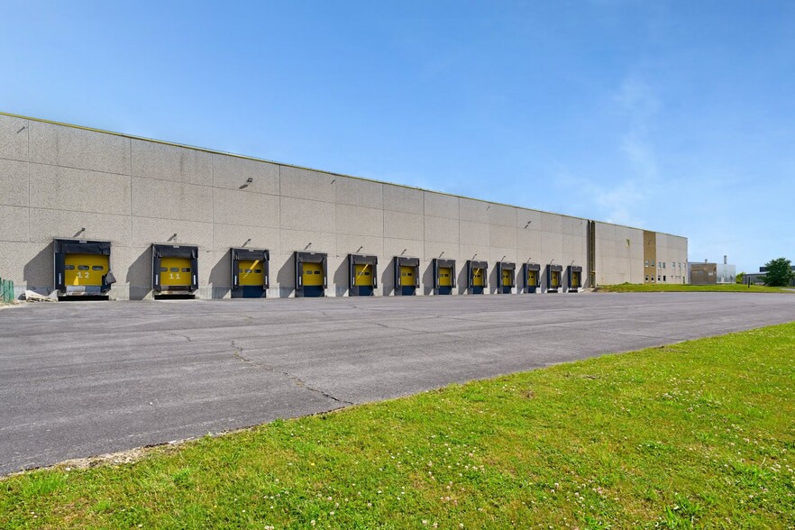 Industriel/Logistique dans Camon à louer - Photo de l’immeuble – Image 2 sur 3