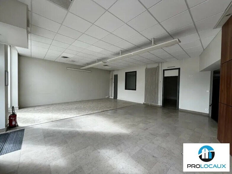 Local commercial dans Compiègne à louer - Photo de l’immeuble – Image 1 sur 10