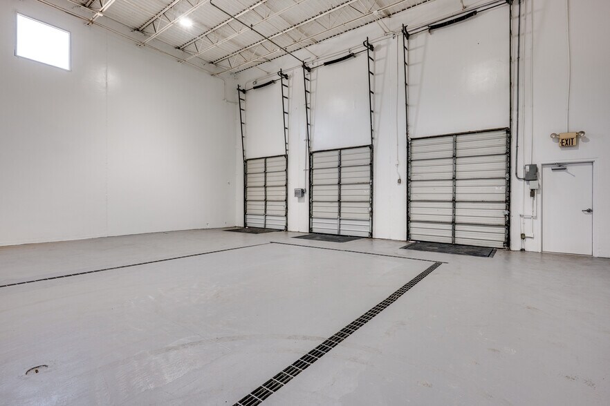 515 Mills Rd, Garland, TX à louer - Photo intérieure – Image 3 sur 9