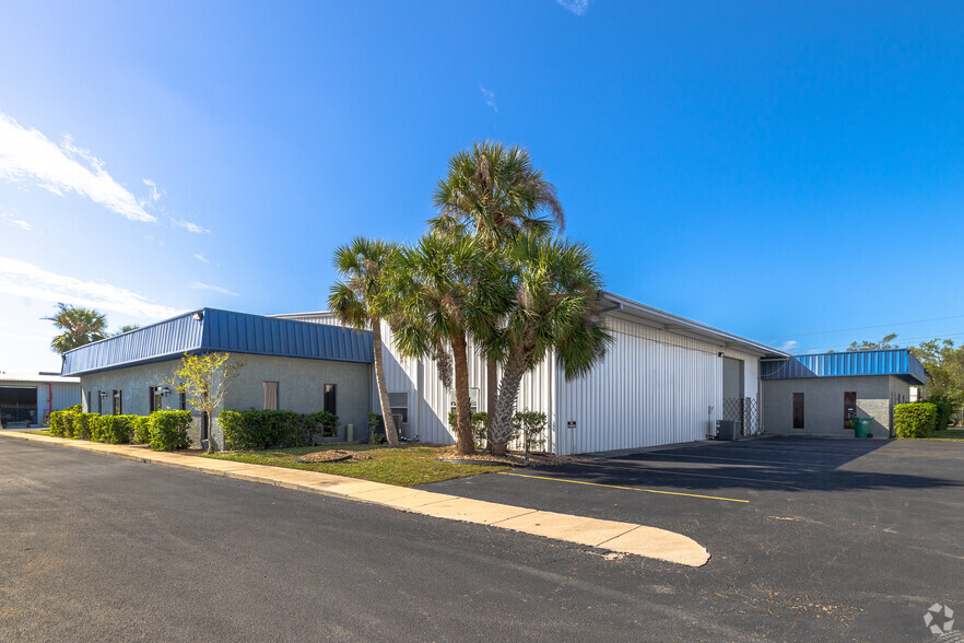 2363 Industrial Blvd, Sarasota, FL à louer - Photo de l’immeuble – Image 1 sur 10