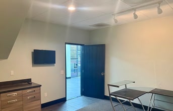 14189 Foothill Blvd, Fontana, CA à louer Photo intérieure– Image 2 sur 5