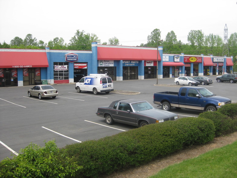 5350 University Pky, Winston-Salem, NC à louer - Photo de l’immeuble – Image 2 sur 4