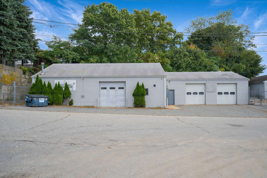 93 Macondray St, Cumberland, RI à vendre - Photo de l’immeuble – Image 2 sur 6