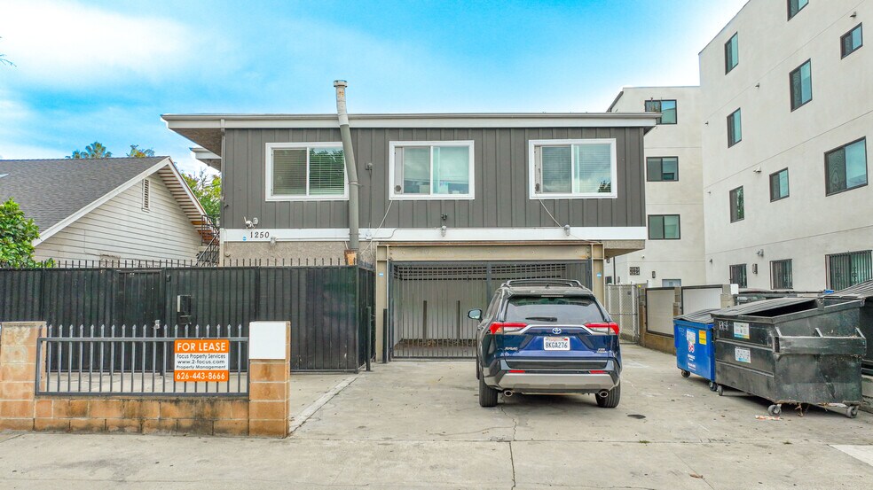 1252 W 37th St, Los Angeles, CA à vendre - Photo de l’immeuble – Image 3 sur 24