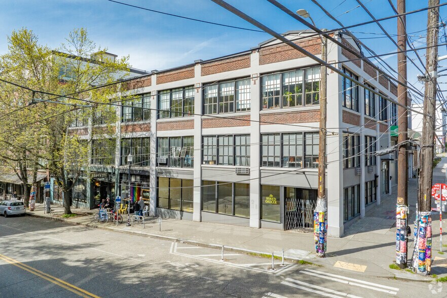 Pine & Boylston portefeuille de 2 biens à vendre sur LoopNet.fr - Photo de l’immeuble – Image 1 sur 10