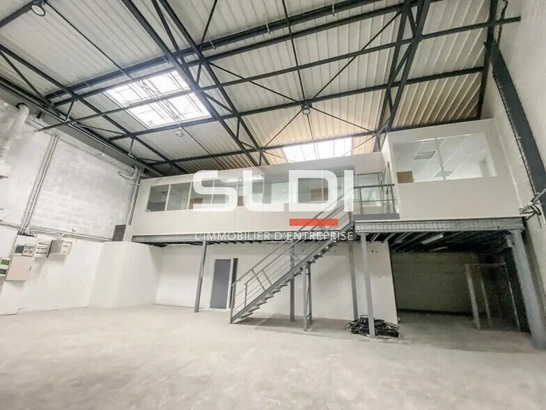 Bureau dans Saint-Priest à louer - Photo intérieure – Image 2 sur 5