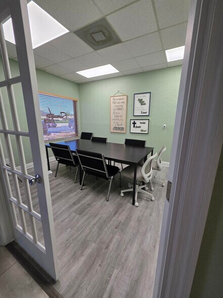 643 Cape Coral Pky E, Cape Coral, FL à louer - Photo de l’immeuble – Image 3 sur 12