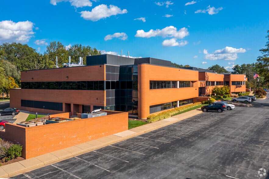 15601 Crabbs Branch Way, Rockville, MD à louer - Photo de l’immeuble – Image 2 sur 5
