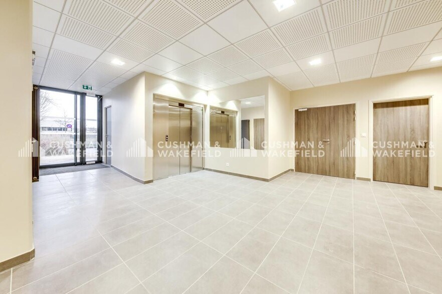 18-20 Boulevard Des Droits De L'Homme, Vaulx-en-Velin à louer - Hall d’entrée – Image 3 sur 11