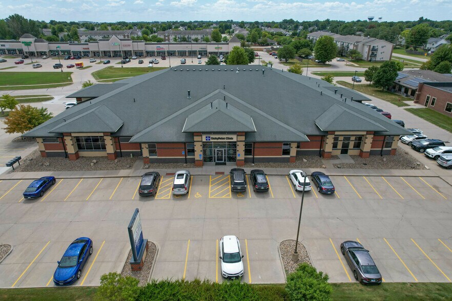 40-64 E Hickman Rd, Waukee, IA à vendre - Photo de l’immeuble – Image 2 sur 10