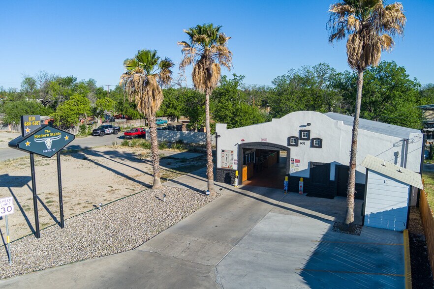 607 W Gibbs St, Del Rio, TX à vendre - Photo de l’immeuble – Image 1 sur 38