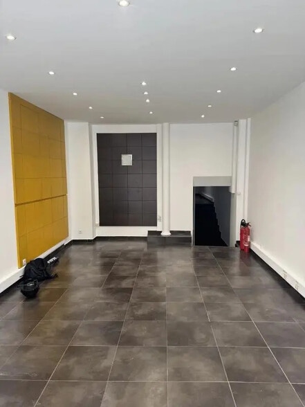 34 Rue De Cléry, Paris à louer - Photo de l’immeuble – Image 3 sur 6