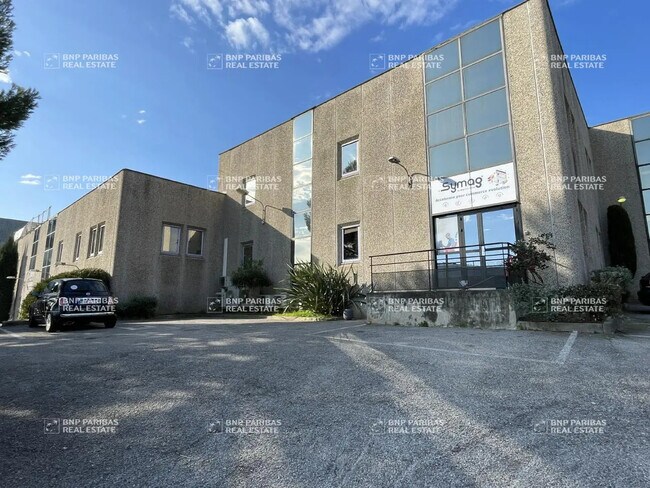 Plus de détails pour Local d'activités à louer