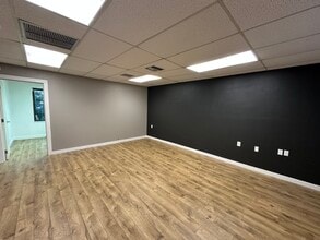 203 E 3rd St, Sanford, FL à louer Photo intérieure– Image 1 sur 5