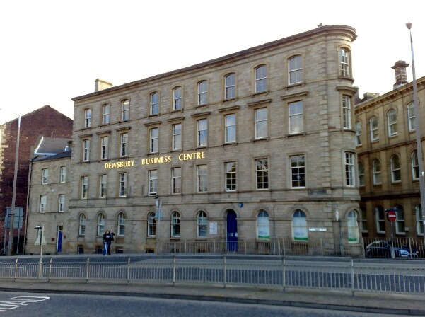 9-13 Wellington Rd, Dewsbury à louer - Photo principale – Image 2 sur 22