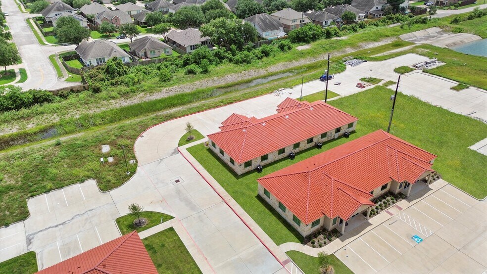 2743 Smith Ranch Rd, Pearland, TX à louer - Photo de l’immeuble – Image 2 sur 4