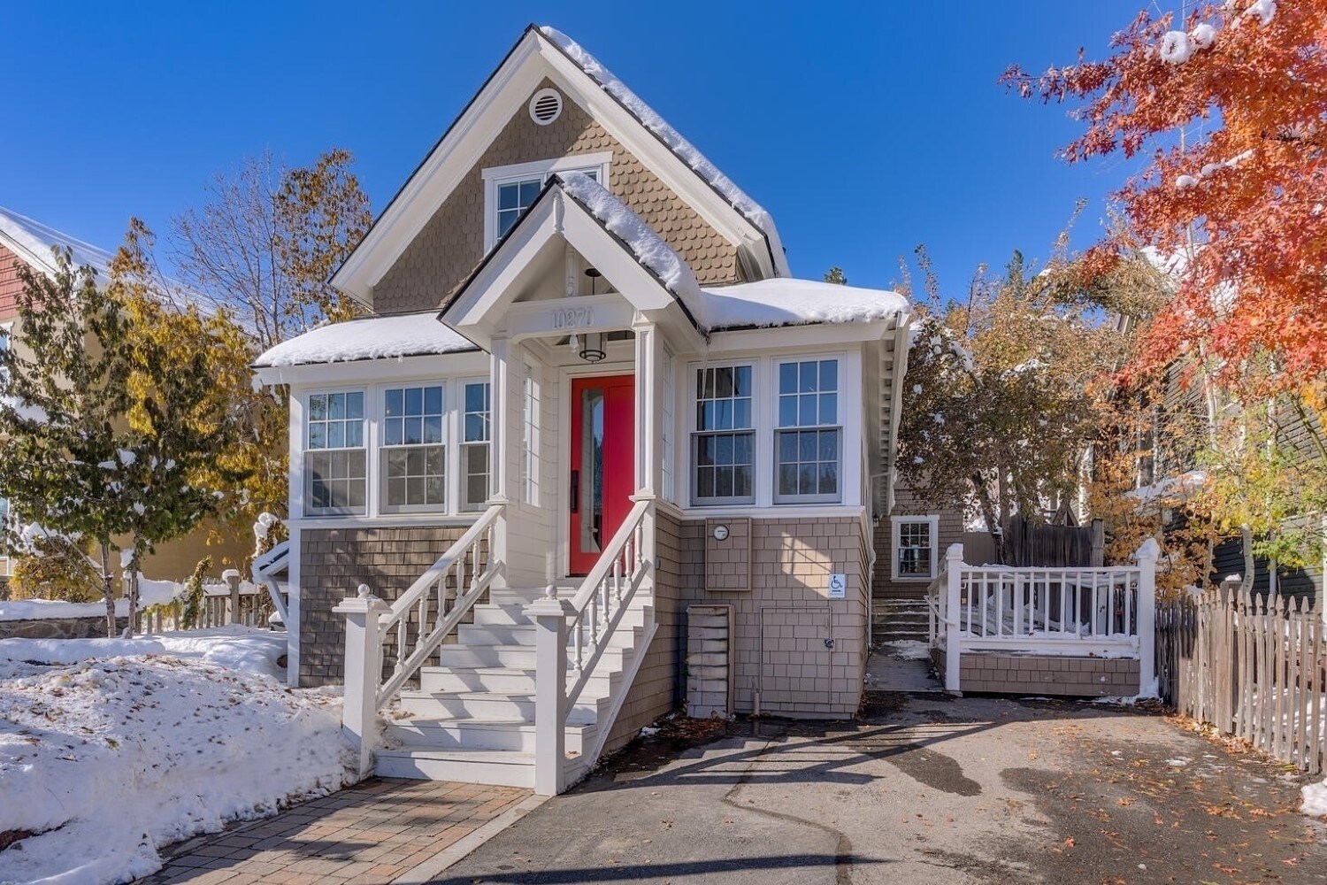 10270 Donner Pass Rd, Truckee, CA à louer Photo principale– Image 1 sur 50