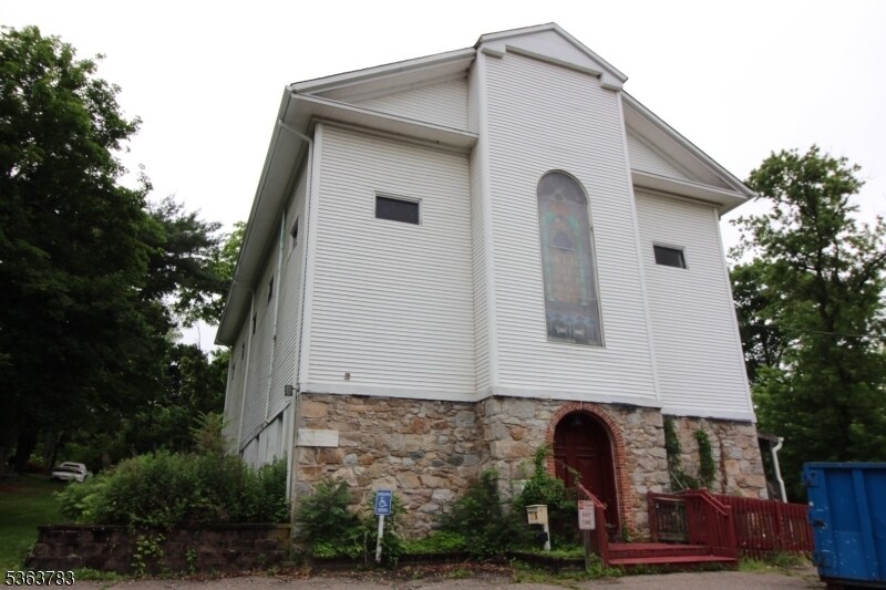 16 Hampton Rd, Glen Gardner, NJ à vendre - Photo principale – Image 1 sur 15