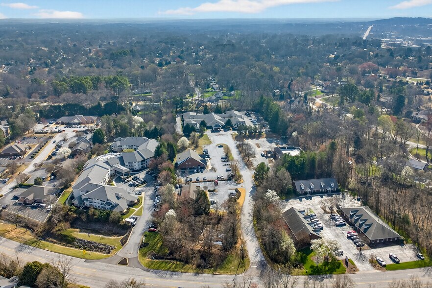 5 Hawthorne Park Ct, Greenville, SC à louer - Photo de l’immeuble – Image 2 sur 9