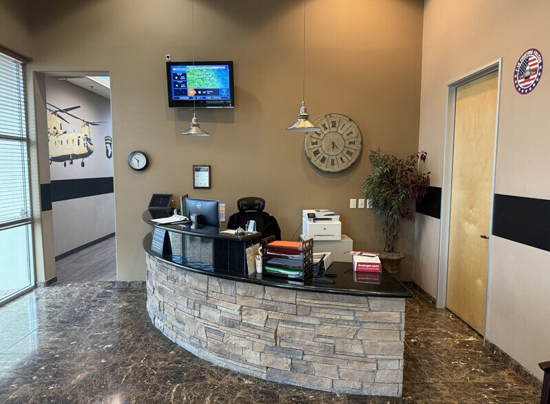 6849 W Frye Rd, Chandler, AZ à louer - Hall d’entrée – Image 2 sur 8