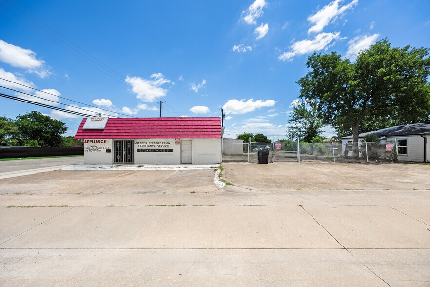 500 Ford St, Garland, TX à vendre - Photo de l’immeuble – Image 2 sur 8