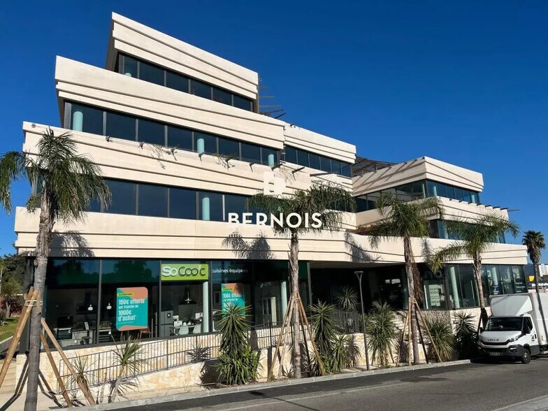 Bureau dans La Seyne-sur-Mer à louer - Photo de l’immeuble – Image 3 sur 17