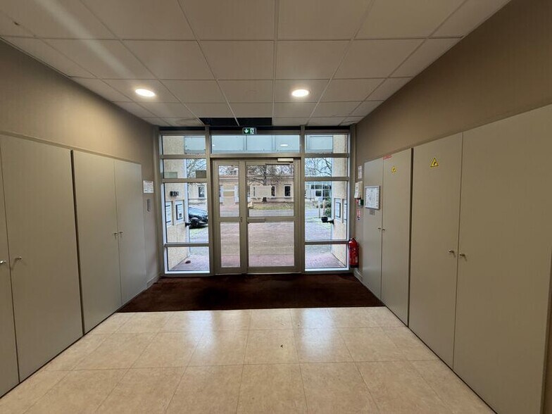 Bureau dans Pessac à louer - Hall d’entrée – Image 2 sur 6