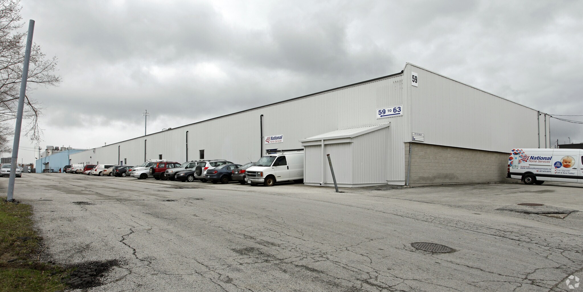 59-63 Huxley Rd, Toronto, ON à louer Photo principale– Image 1 sur 3