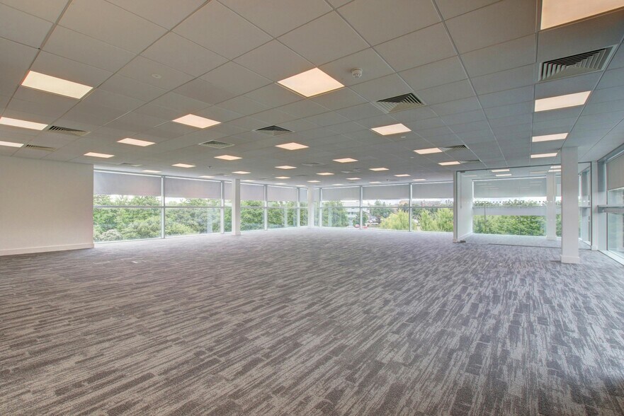 Lakeside Blvd, Doncaster à louer - Photo de l’immeuble – Image 2 sur 6