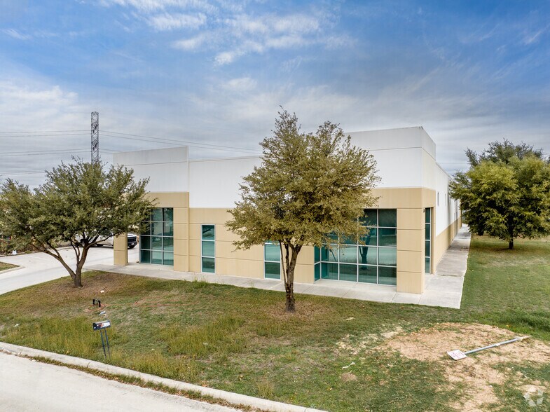 6700 Guada Coma Dr, Schertz, TX à vendre - Photo de l’immeuble – Image 2 sur 9