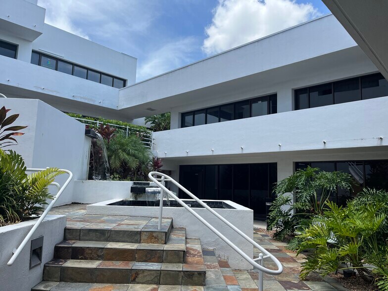 8660 College Pky, Fort Myers, FL à louer - Photo de l’immeuble – Image 3 sur 8