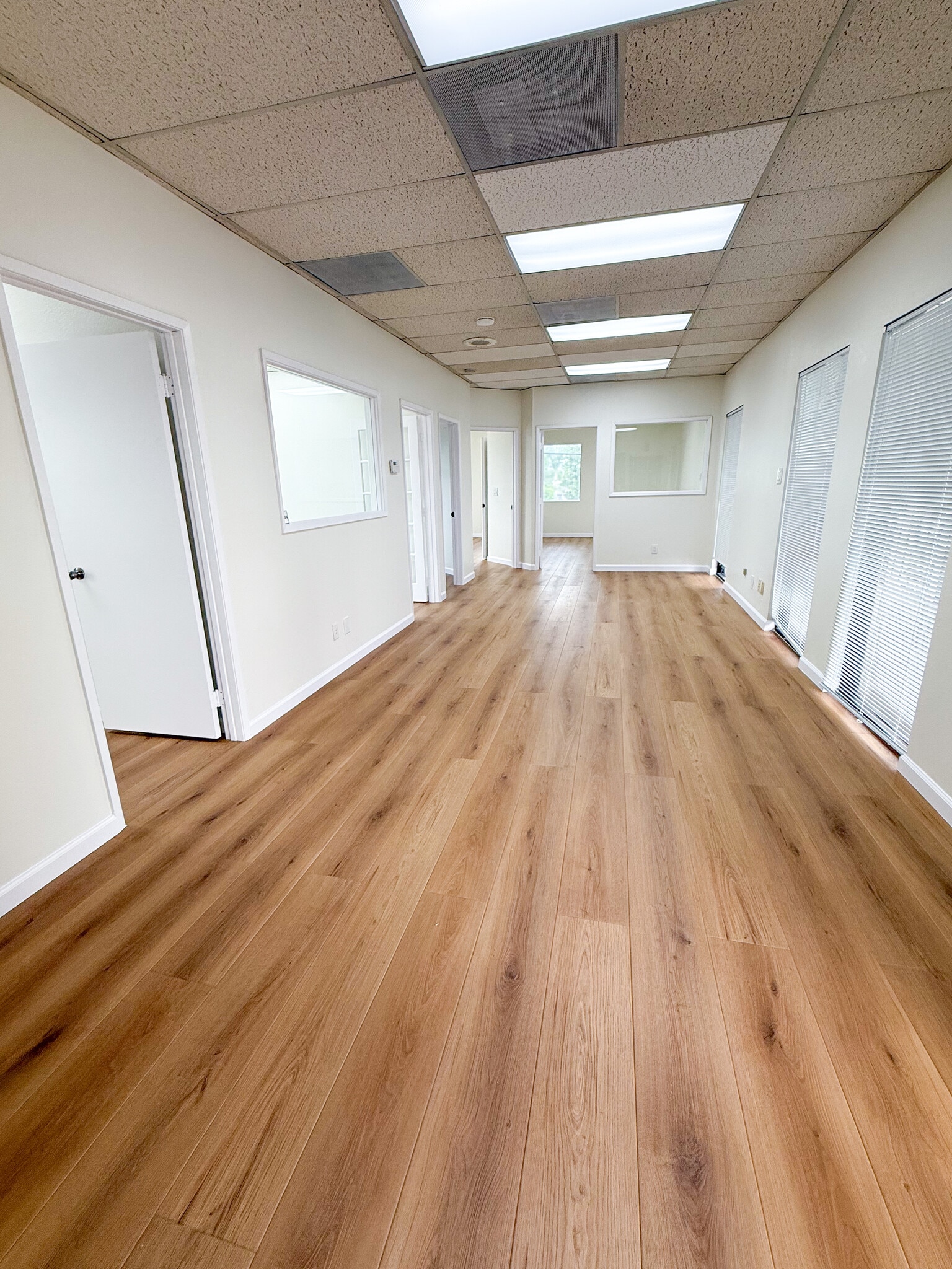 14151 Newport Ave, Tustin, CA à louer Photo intérieure– Image 1 sur 12