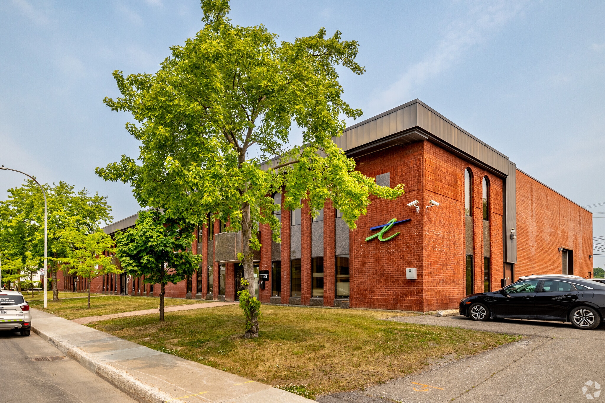 8675-8705 St Creusot, Montréal, QC à louer Photo principale– Image 1 sur 6