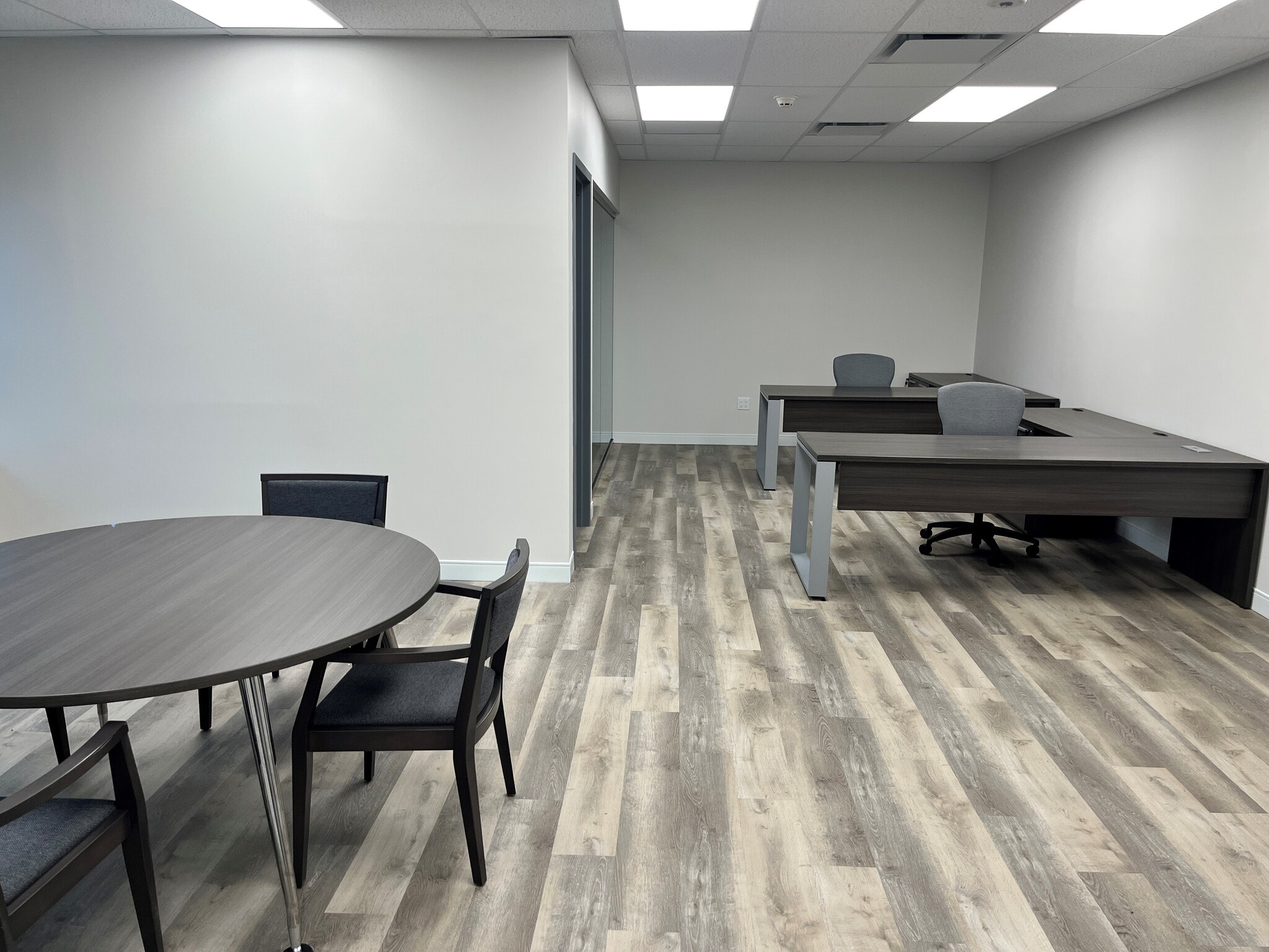 99 W Hawthorne Ave, Valley Stream, NY à louer Photo intérieure– Image 1 sur 6