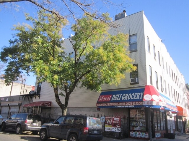 575 Woodward Ave, Ridgewood, NY à vendre - Photo de l’immeuble – Image 2 sur 4