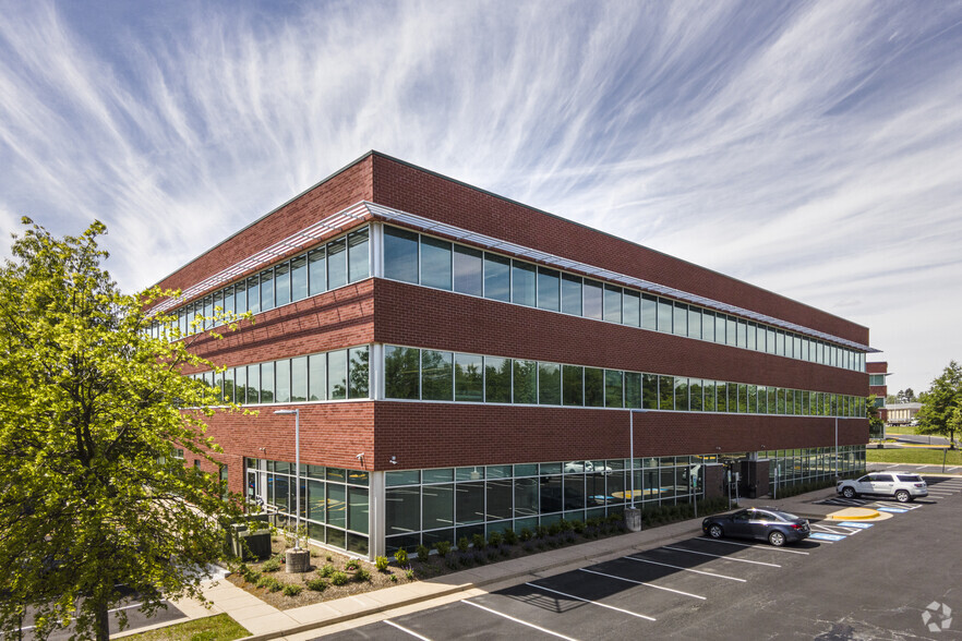 3800 Fettler Park Dr, Dumfries, VA à louer - Photo de l’immeuble – Image 3 sur 7