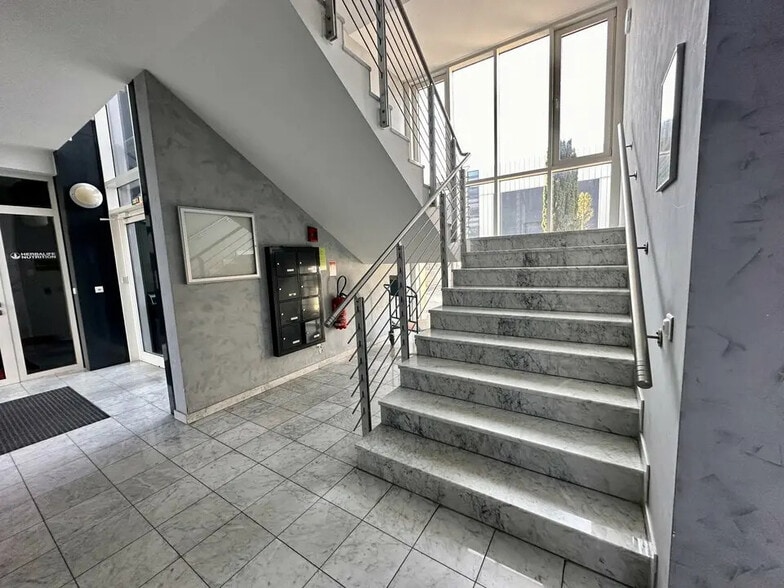 Bureau dans Mundolsheim à louer - Hall d’entrée – Image 2 sur 7