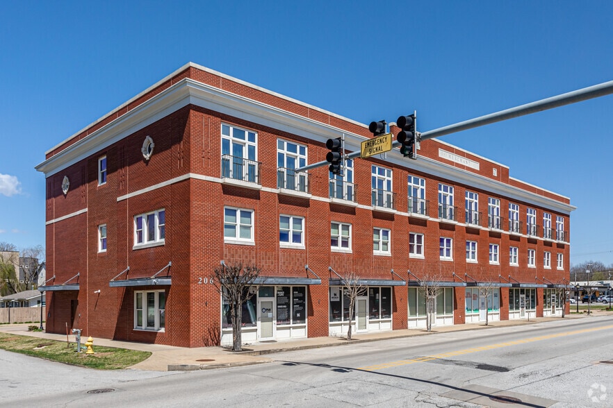 206 SW 8th St, Bentonville, AR à louer - Photo de l’immeuble – Image 2 sur 31