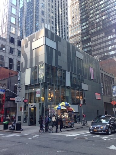 720 Lexington Ave, New York, NY à vendre - Photo de l’immeuble – Image 2 sur 5