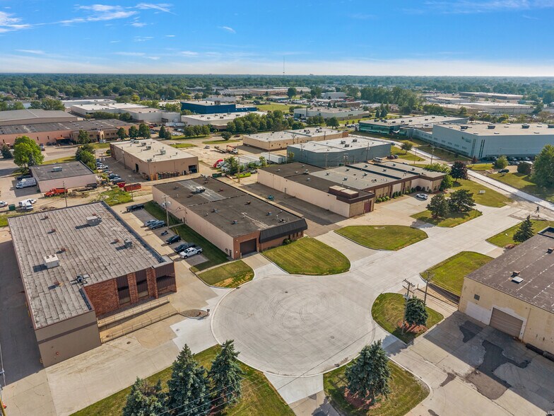 18321-18333 Mike C Ct, Fraser, MI à vendre - Photo de l’immeuble – Image 3 sur 6