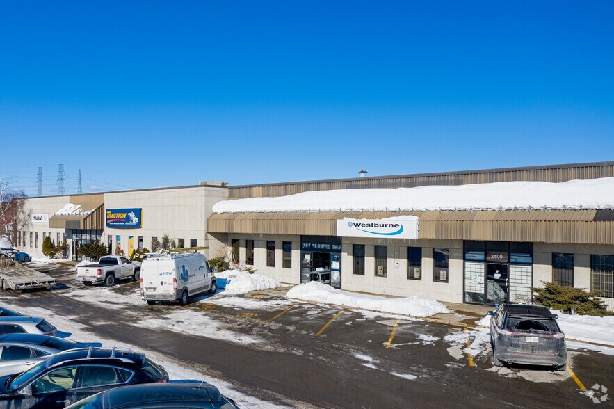 3401-3421 Boul Industriel, Laval, QC à louer - Photo de l’immeuble – Image 3 sur 4