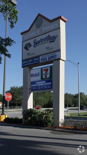 1168-1258 Jacaranda Blvd, Venice, FL à louer - Photo de l’immeuble – Image 3 sur 8