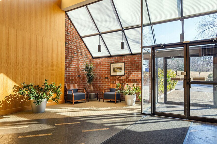 67 Forest St, Marlborough, MA à louer - Hall d’entrée – Image 3 sur 42