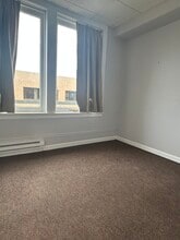 302 E Howard St, Hibbing, MN à louer Photo intérieure– Image 2 sur 4