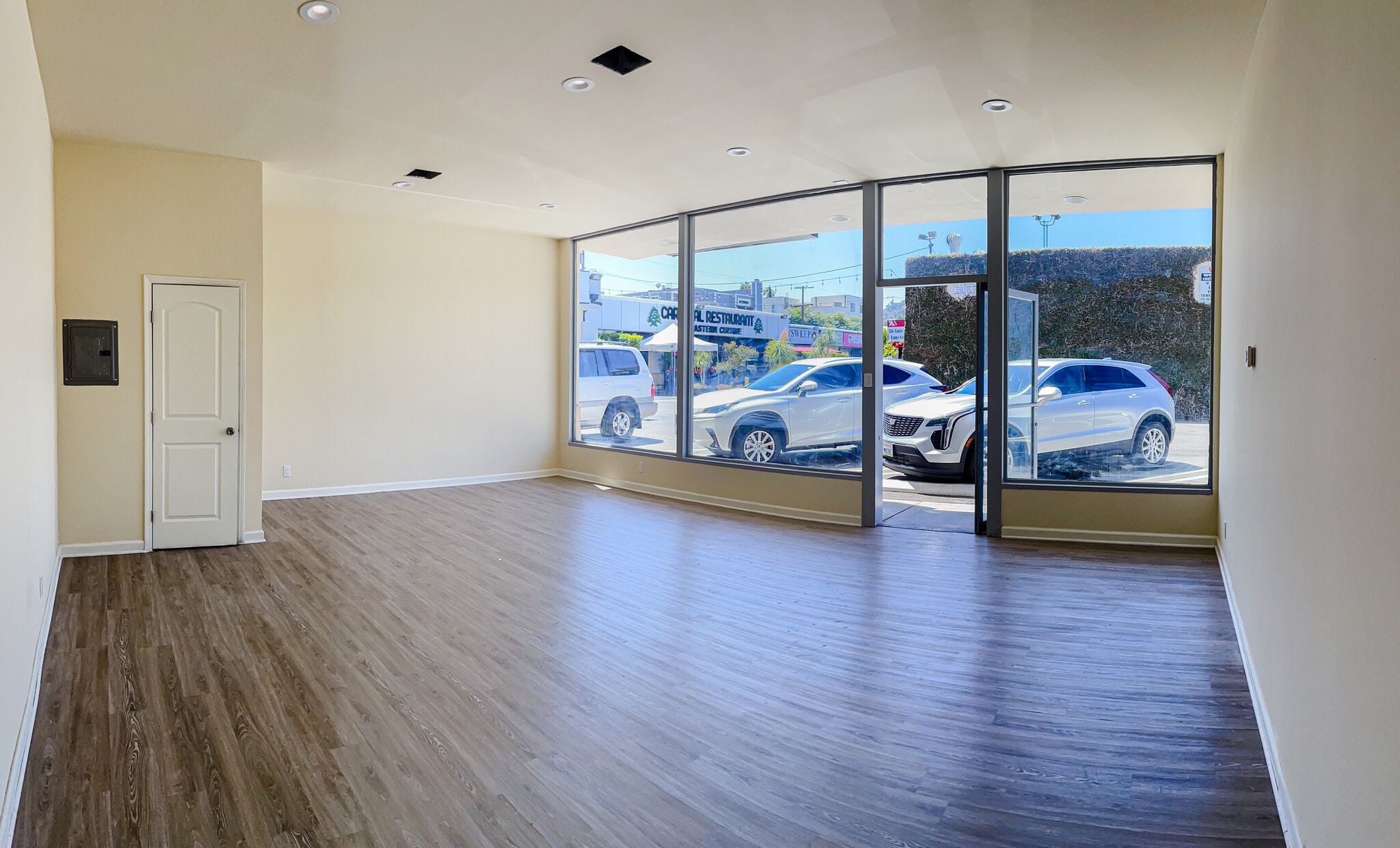 4344-4374 Woodman Ave, Sherman Oaks, CA à louer Photo intérieure– Image 1 sur 4