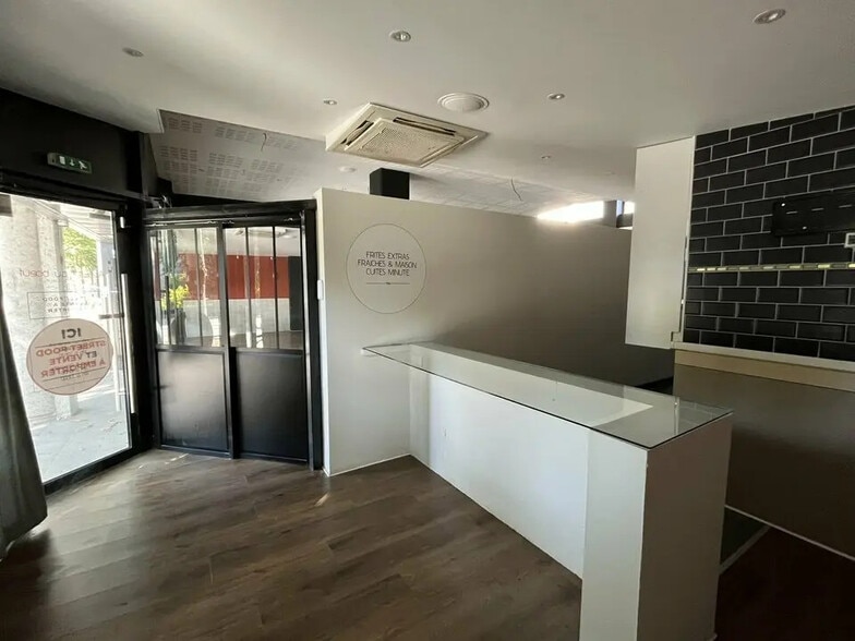 Local commercial dans Nantes à louer - Photo de l’immeuble – Image 2 sur 5