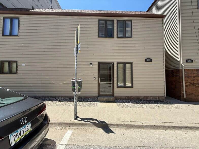 207 Stanton Ave, Ames, IA à louer - Photo de l’immeuble – Image 1 sur 1