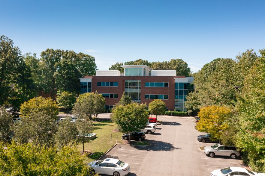 11837 Rock Landing Dr, Newport News, VA à louer - Photo de l’immeuble – Image 3 sur 8