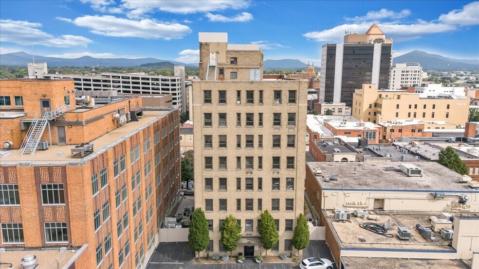 30 Franklin Rd SW, Roanoke, VA à louer - Photo de l’immeuble – Image 2 sur 13